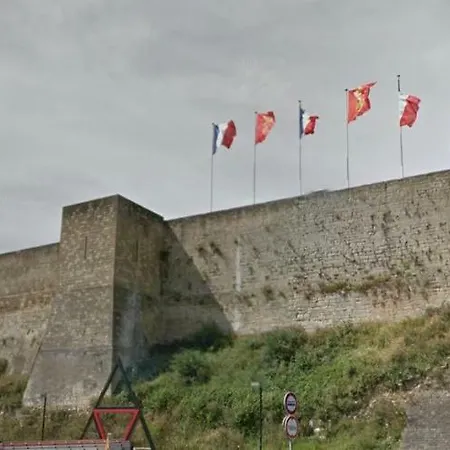 Centre アパート カーン